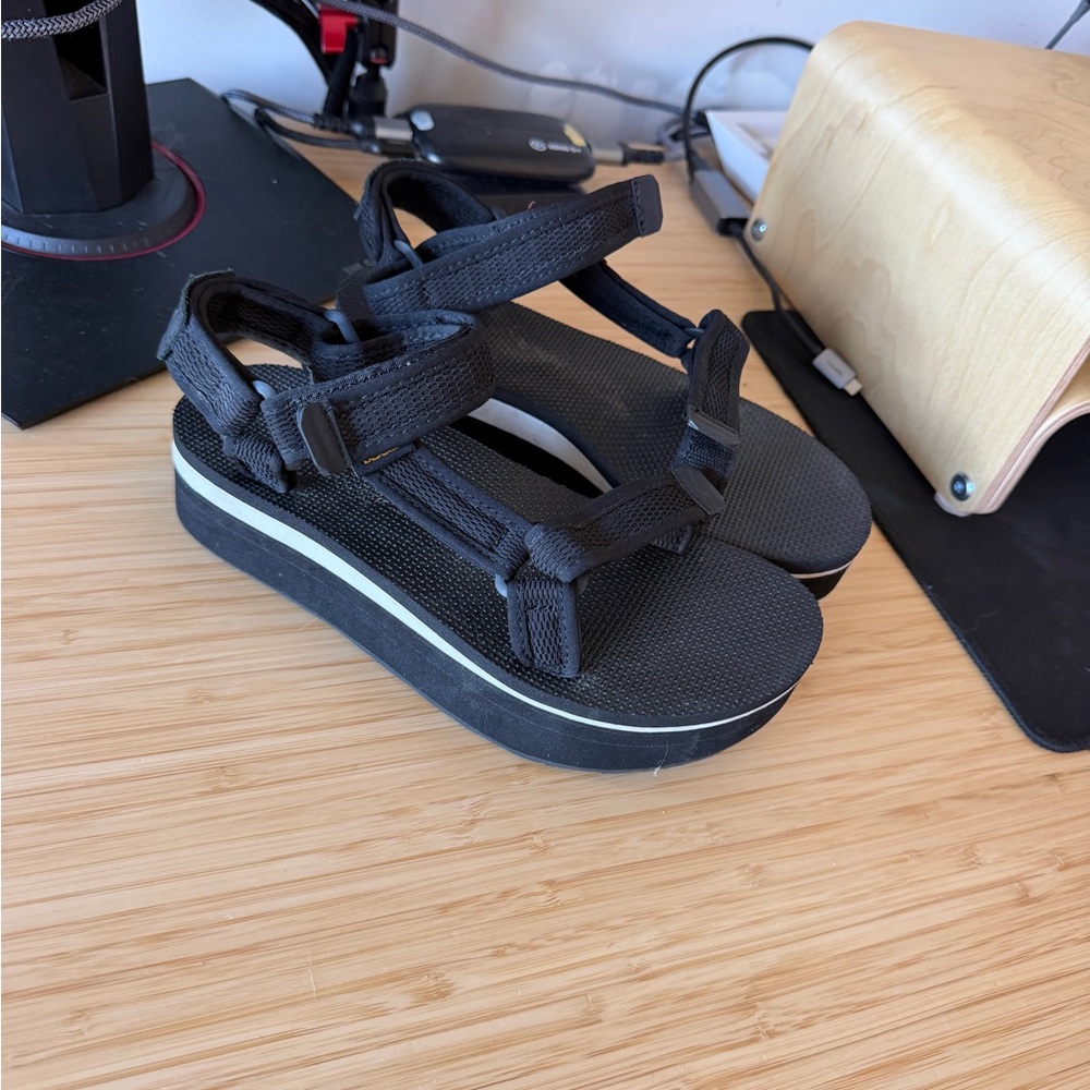 Teva Flatform Sandals - Picture 3 of 7